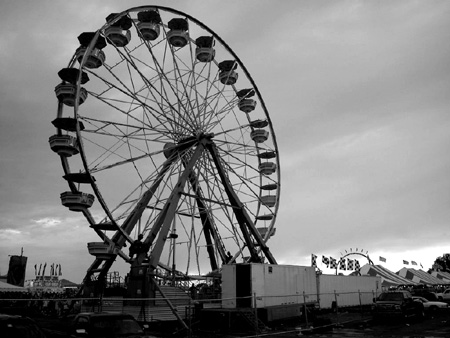 The Reithoffer's ferris wheel (This photograph is © 2005 by James G. Mundie; reproduction without express permission is prohibited.)